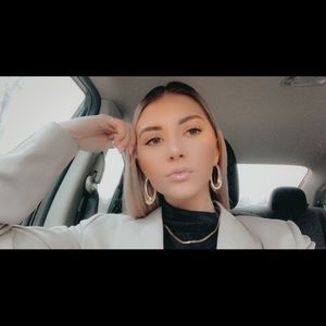 Meet your Posher, Alayna